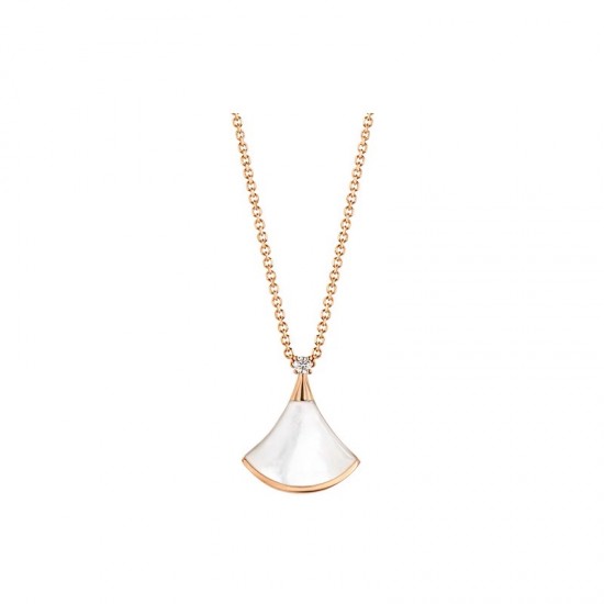 BVLGARI DIVAS' DREAM 18 kt yellow gold necklace with pendant set with one diamond and mother-of-pearl element