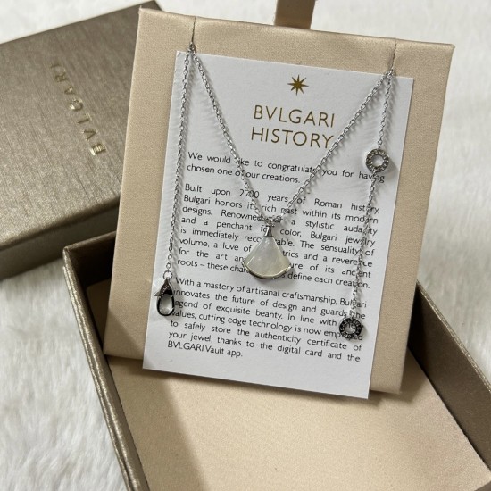 BVLGARI DIVAS' DREAM 18 kt yellow gold necklace with pendant set with one diamond and mother-of-pearl element