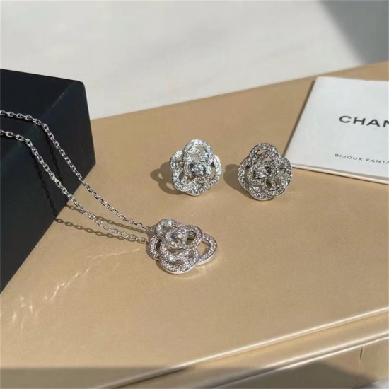 Chanel FIL DE CAMÉLIA NECKLACE 18k White Gold, Diamonds