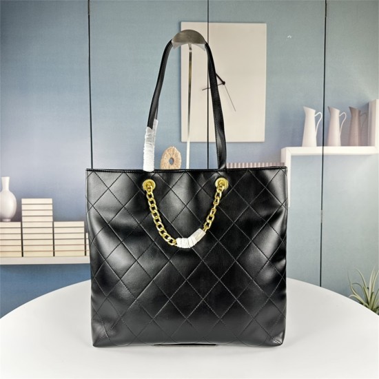 Chanel Club Monaco Shopping Tote Quilted Lambskin Large in Black