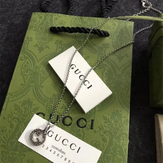 Gucci Interlocking G Pendant Necklace Silver Small