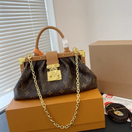 LV LouisVuitton Clutch Shoulder Bags 008