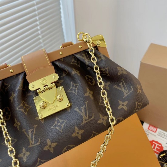 LV LouisVuitton Clutch Shoulder Bags 008