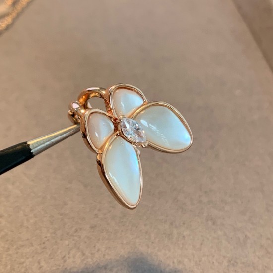 Van Cleef & Arpels Two Butterfly Pendant Mother-of-pearl With Diamond in Rose Gold