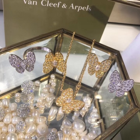 Van Cleef & Arpels Two Butterfly Pendant With Diamonds Yellow Gold