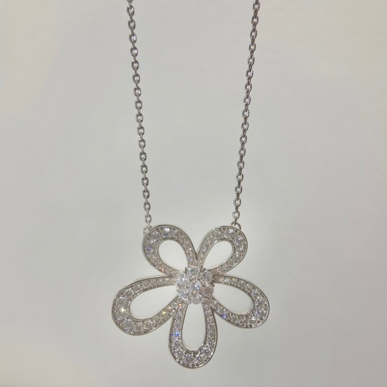 Van Cleef & Arpels Flowerlace Pendant