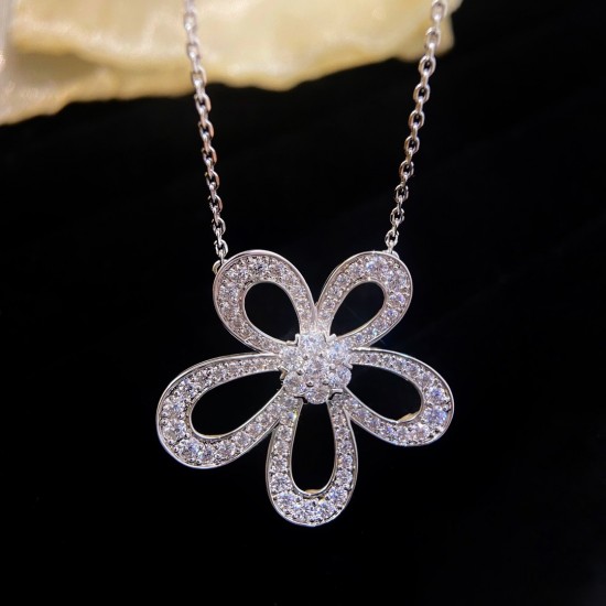 Van Cleef & Arpels Flowerlace Pendant